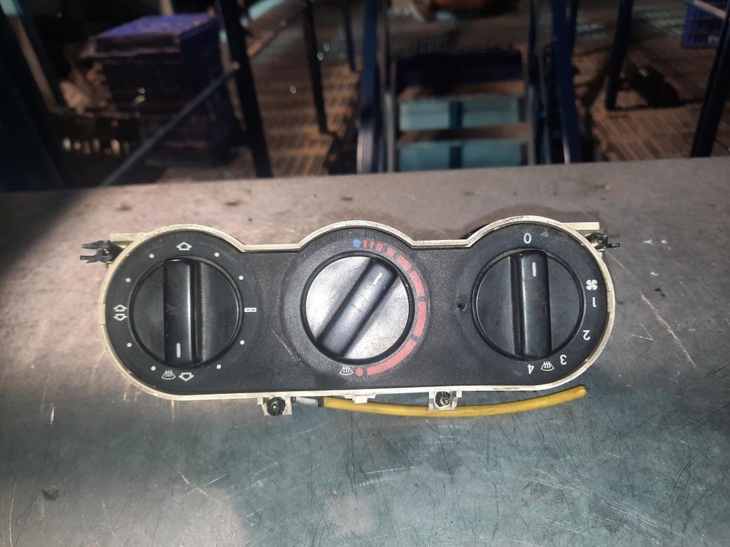 Mando calefaccion / A/A - Mercedes Benz Vito (W638) (V 220 CDI (122 cv)) (0000)