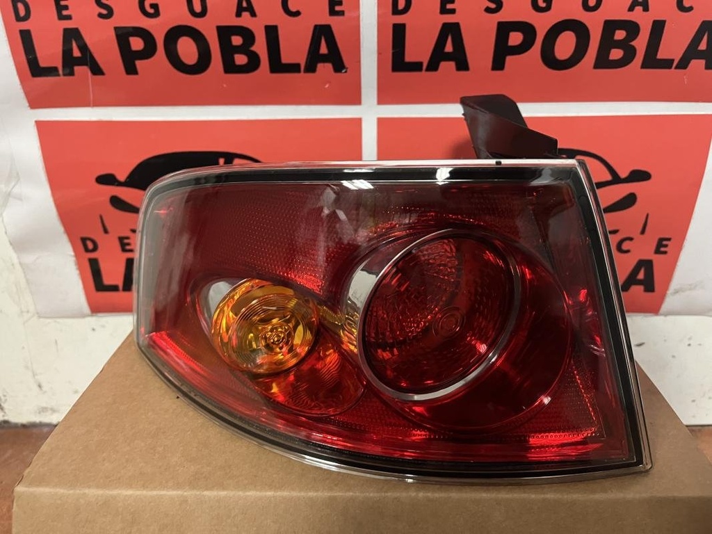 Piloto trasero izquierdo - Seat Ibiza III (1.4 16V (75 cv)) (0000)