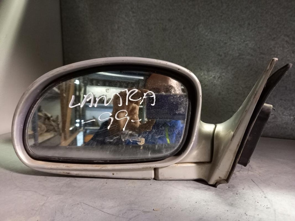 Retrovisor izquierdo - Hyundai Elantra II (1.8 16V (128 cv)) (1999)