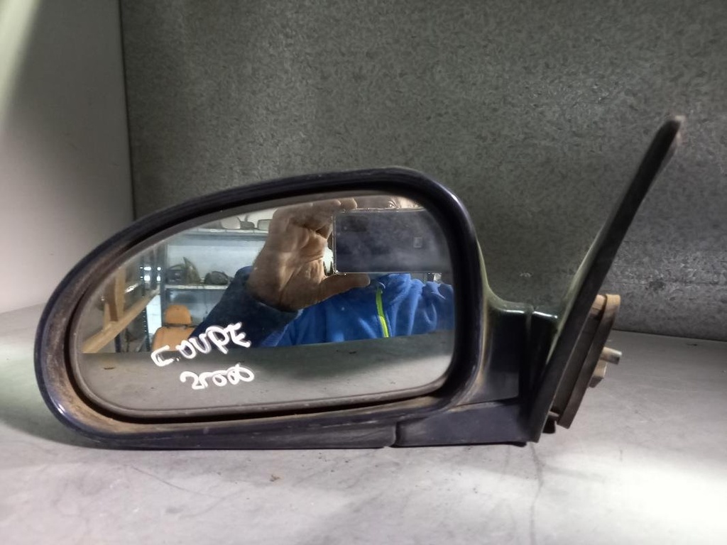 Retrovisor izquierdo - Hyundai Coupe II (RD) (2.0 i 16V (135 cv) Automatico) (2000)
