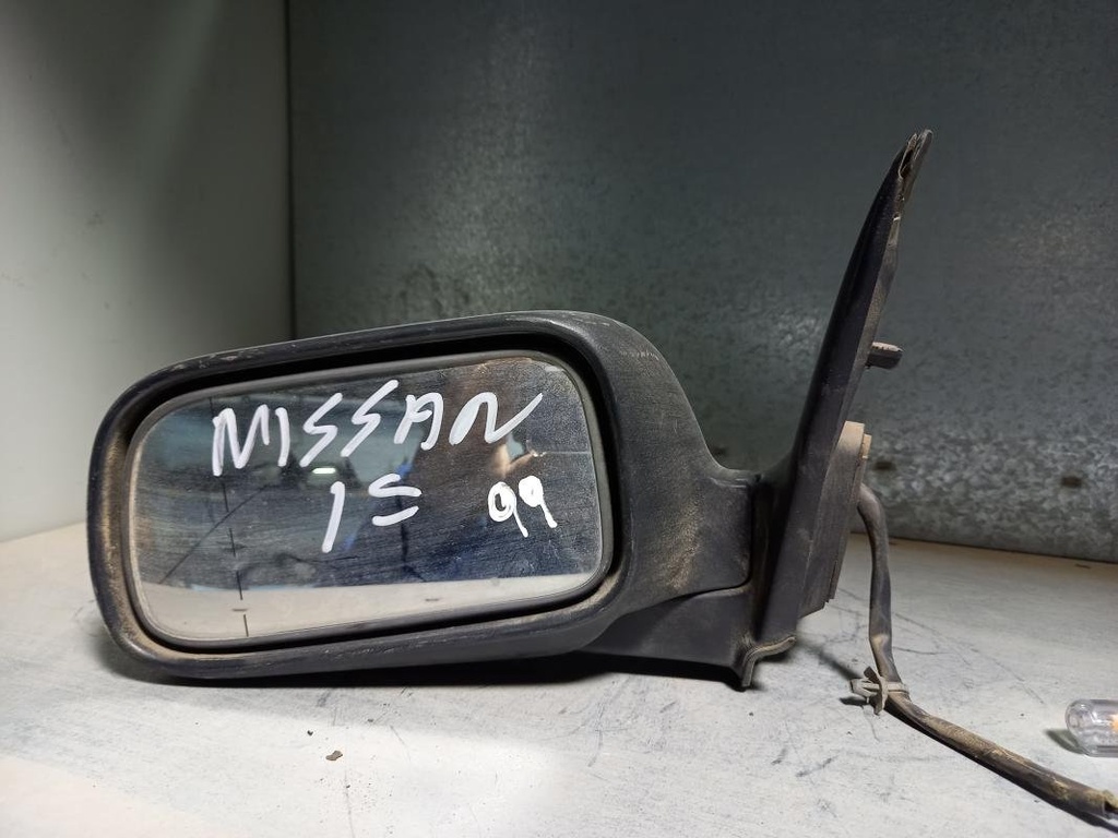 Retrovisor izquierdo - Nissan Primera (P11) (1.6 16V (99 cv)) (1999)