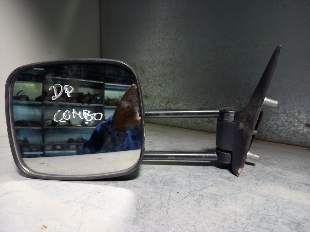 Retrovisor izquierdo - Opel Combo Tour C (1.6i (87 cv)) (2001)