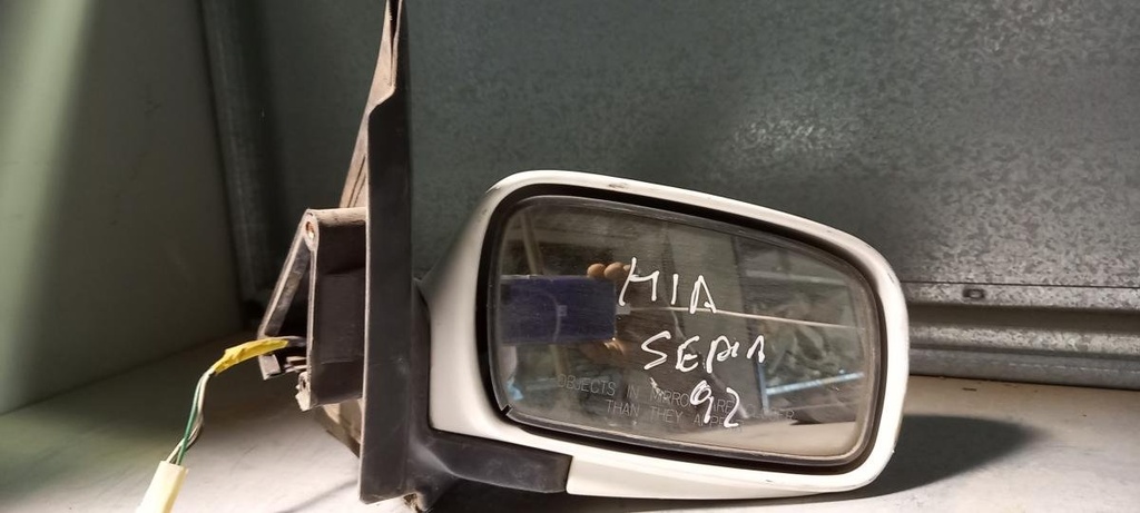 Retrovisor derecho - Kia Sephia Hatchback (FA) (1.5 i 16V (80 cv)) (1993)