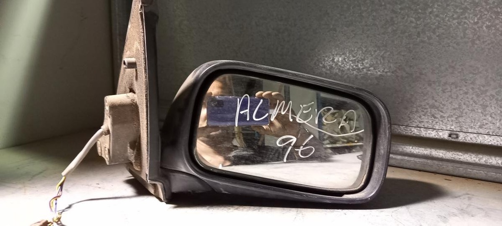 Retrovisor derecho - Nissan Almera I (N15) (1.4 GX,LX (75 cv)) (1998)