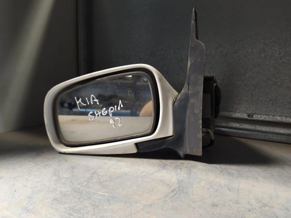 Retrovisor izquierdo - Kia Sephia Hatchback (FA) (1.6 i (80 cv)) (1992)