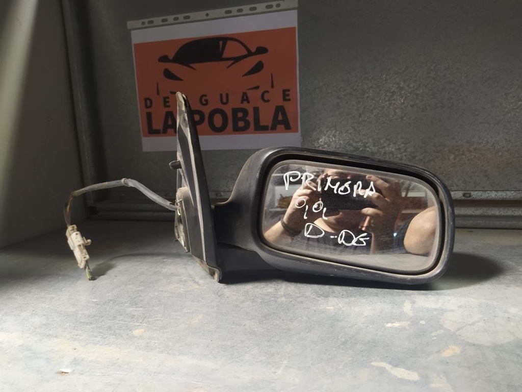Retrovisor derecho - Nissan Primera (P11) (2.0 16V (130 cv)) (2000)