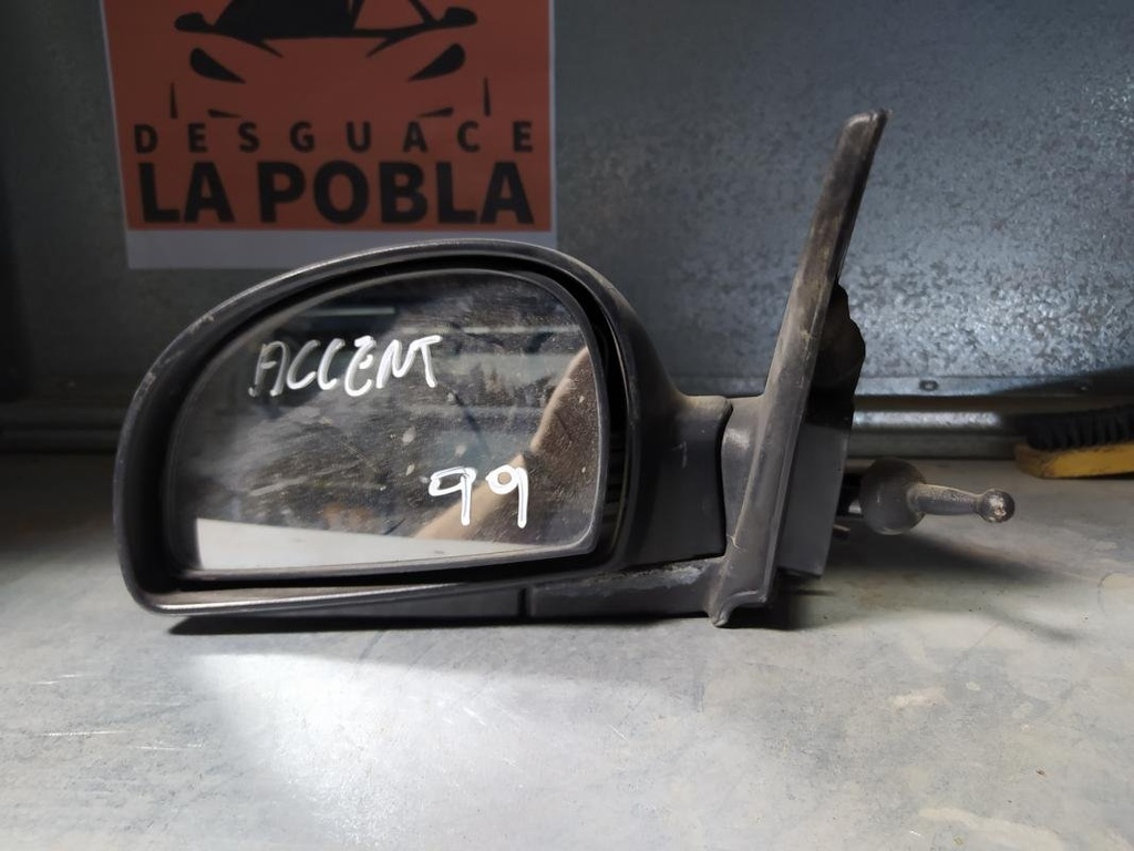 Retrovisor izquierdo - Hyundai Accent Hatchback II (1.5 i 12V GL (92 cv)) (1999)