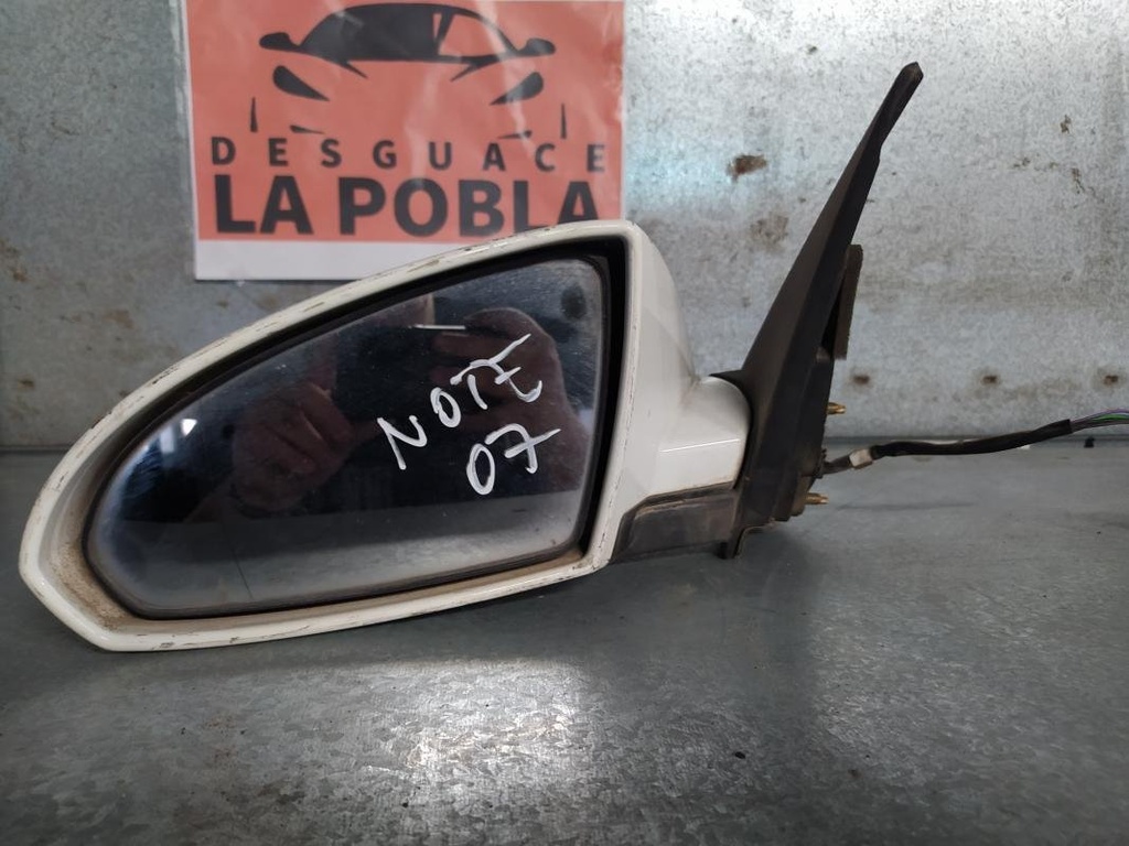 Retrovisor izquierdo - Nissan Primera (P12) (1.8 i 16V (116 cv)) (2007)