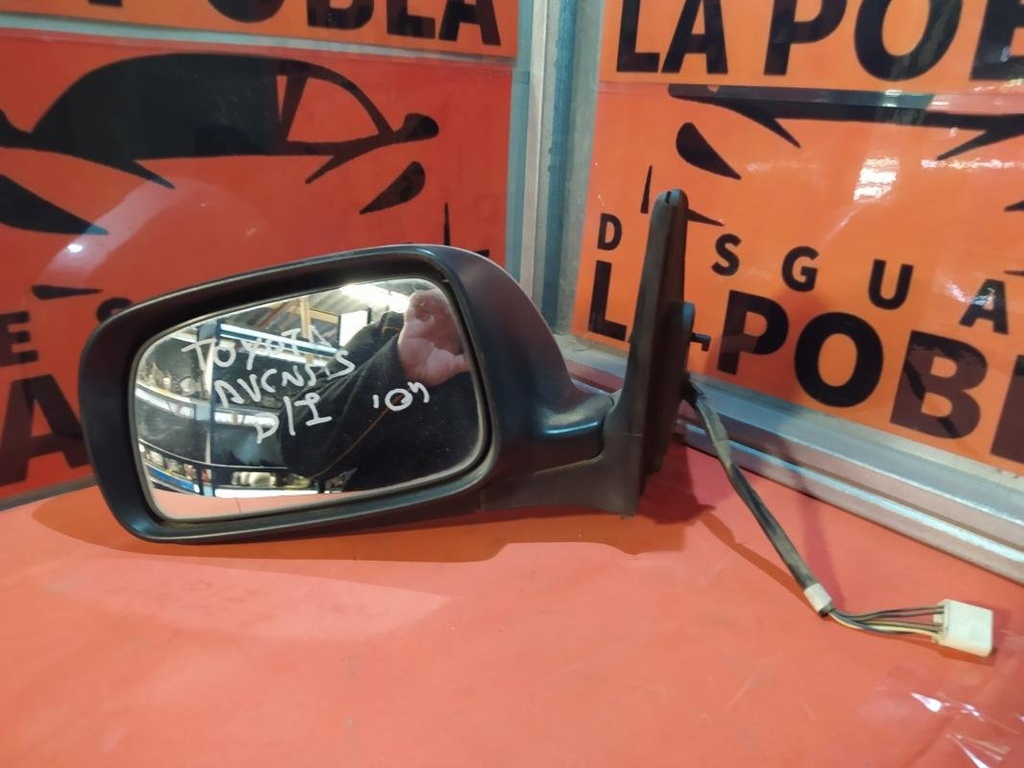 Retrovisor izquierdo - Toyota Avensis II (2.0 D-4 (147 cv) Automatico) (2004)
