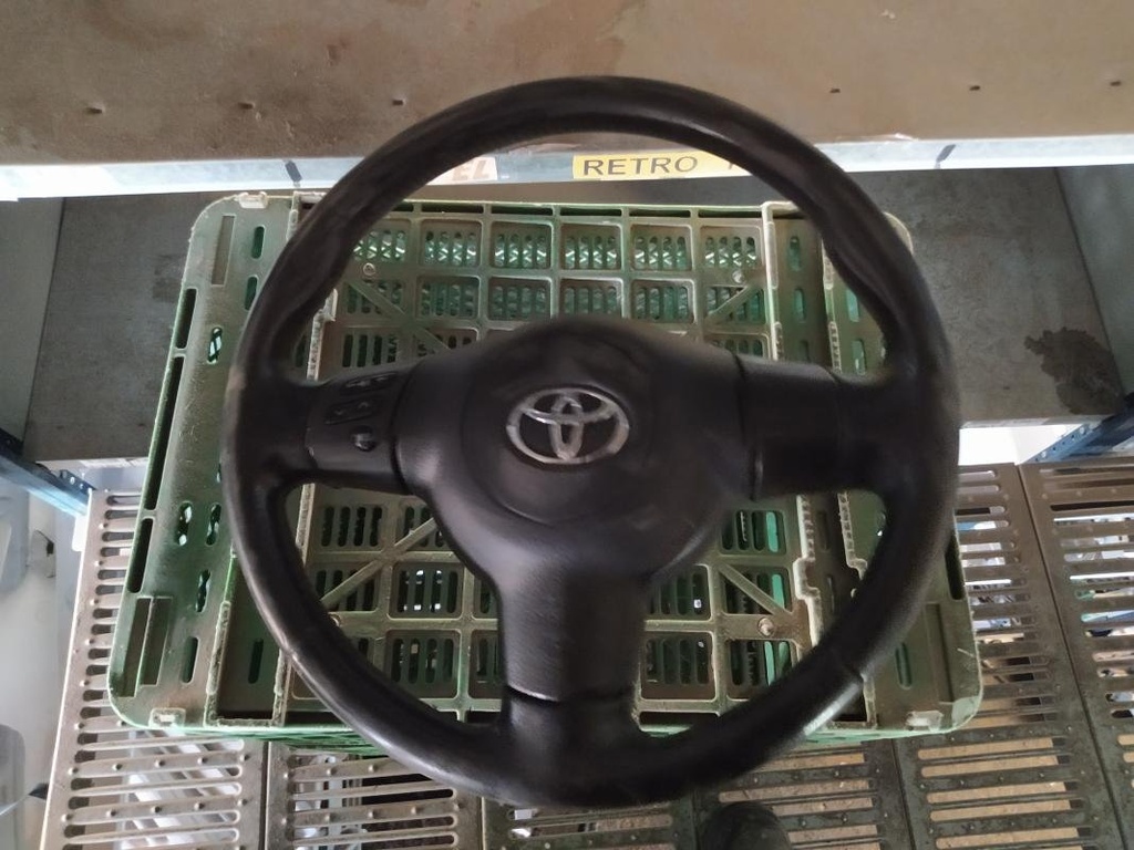 Volante - Toyota Corolla Hatch IX (E120, E130) (1.6i 16V (110 cv)) (2003)