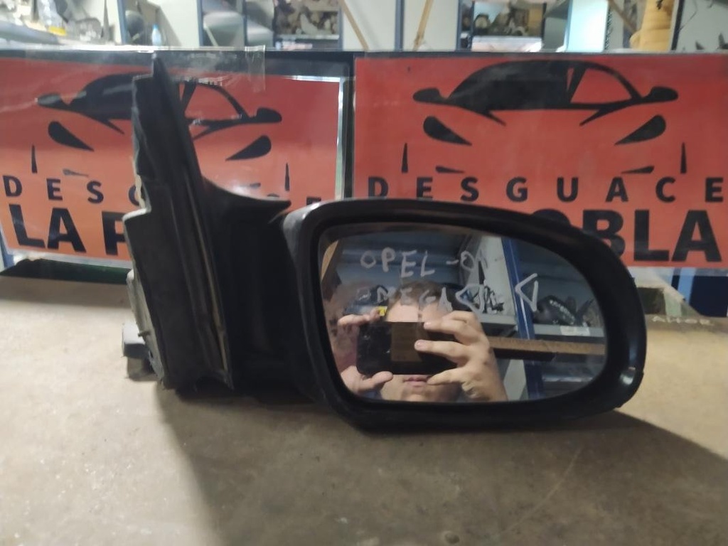 Retrovisor derecho - Opel Omega B (2.0i 16V (136 cv)) (2001)