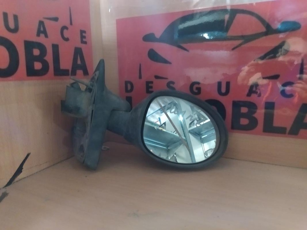 Retrovisor derecho - Renault Twingo (C06) (1.2 (C/S066,C067) (58 cv)) (2000)