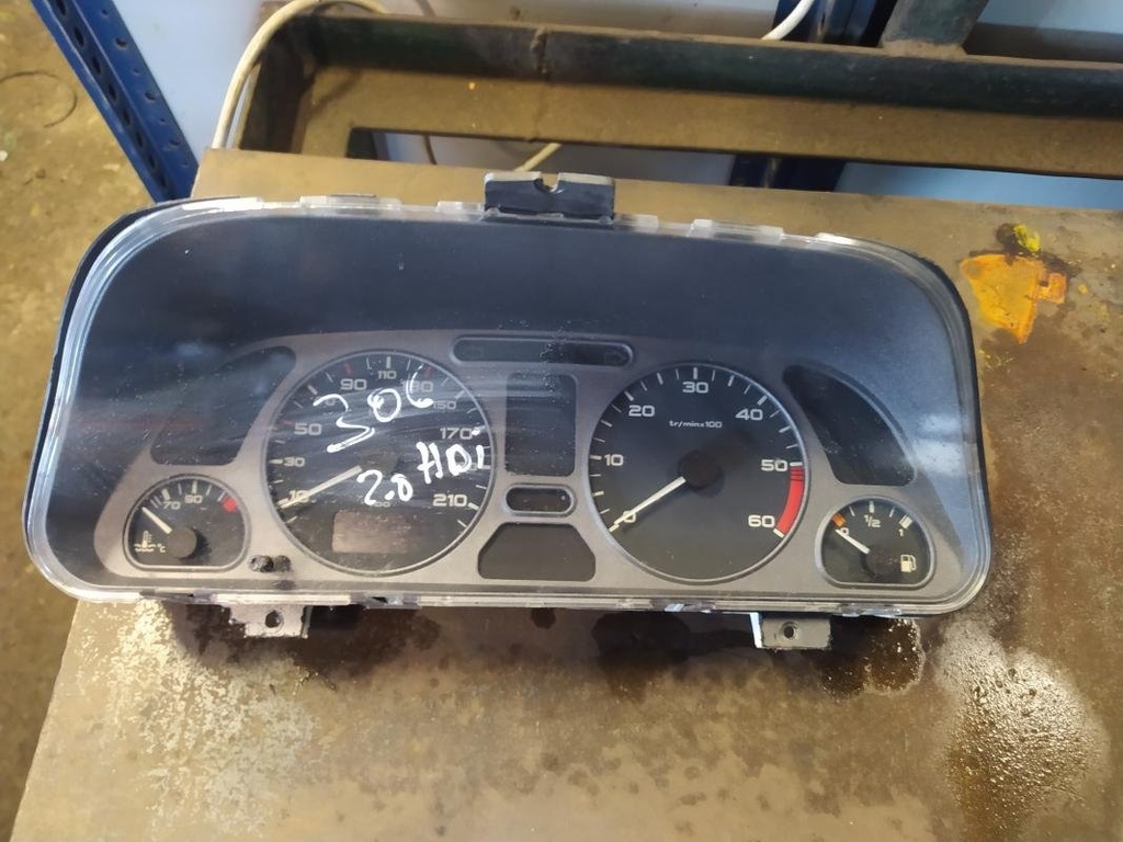 Cuenta kilometros - Peugeot 306 (7B) (2.0 HDI 90 (90 cv))