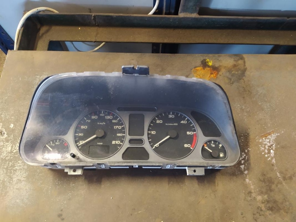 Cuenta kilometros - Peugeot 306 (7B) (2.0 HDI 90 (90 cv))