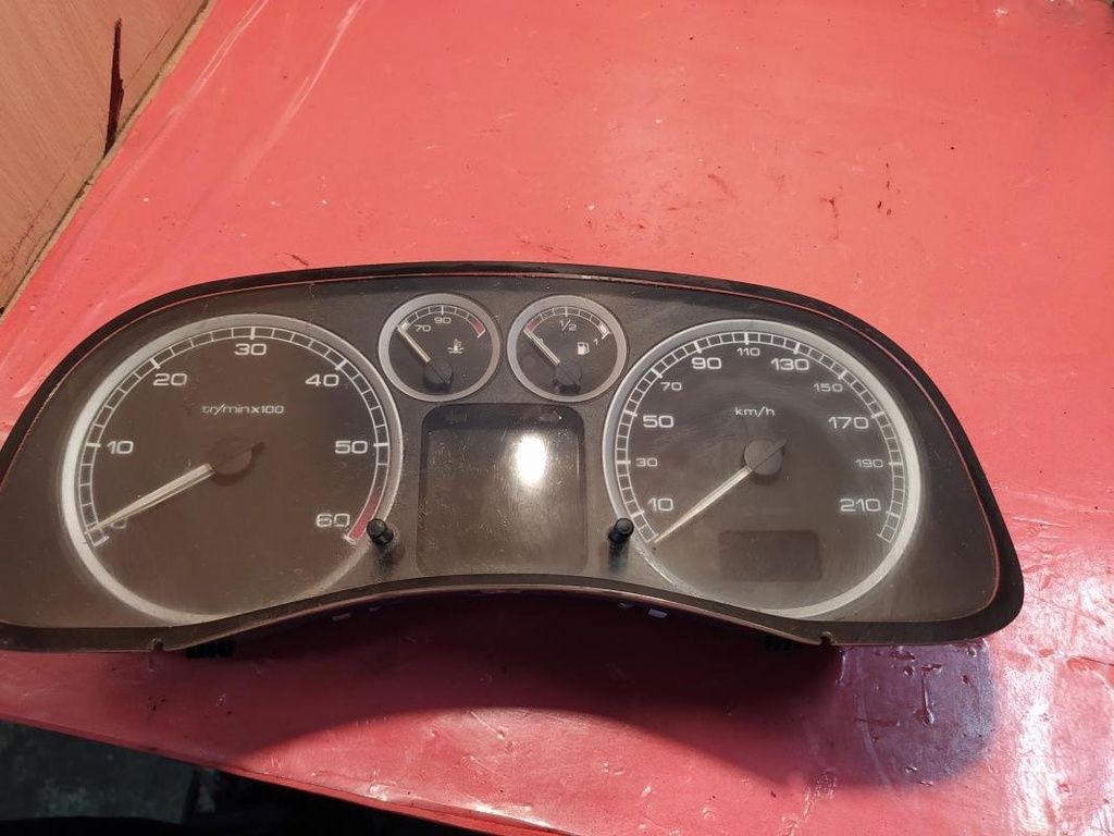 Cuenta kilometros - Peugeot 307 (1.4 HDi (68 cv)) (2001)