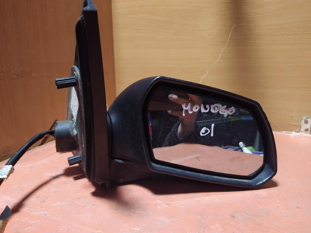 Retrovisor izquierdo - Ford Mondeo II Hatchback (1.8 16V (130 cv)) (2001)