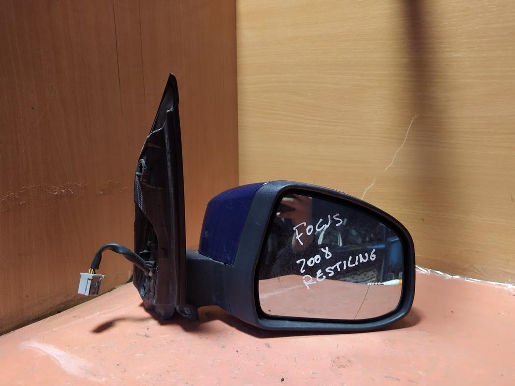 Retrovisor derecho - Ford Focus II Sedan (1.6 Duratec Ti-VCR 16V (115 cv)) (2008)
