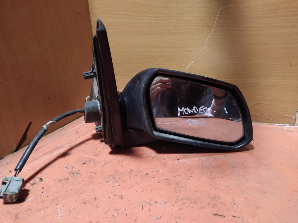 Retrovisor derecho - Ford Mondeo II Hatchback (2.0 16V (145 cv)) (2002)