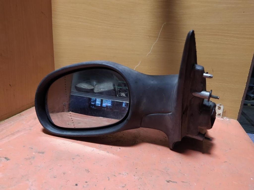Retrovisor izquierdo - Renault Laguna (1.8 16V (120 cv)) (1997)