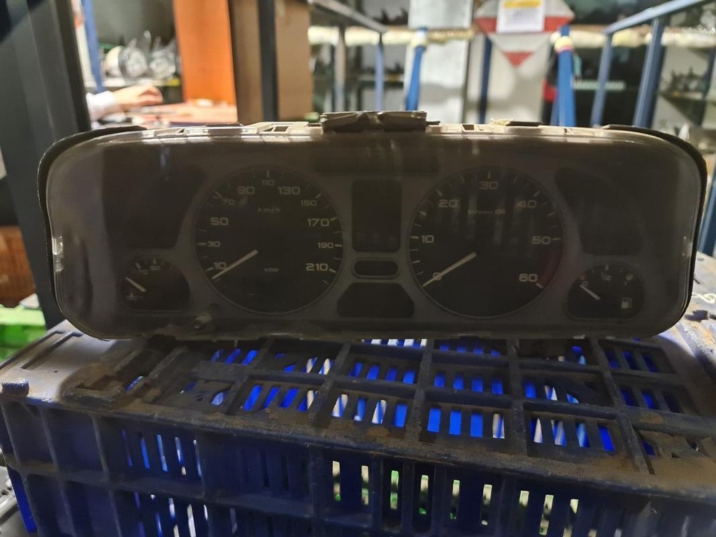 Cuenta kilometros - Peugeot 306 (7B) (2.0 HDI 90 (90 cv))