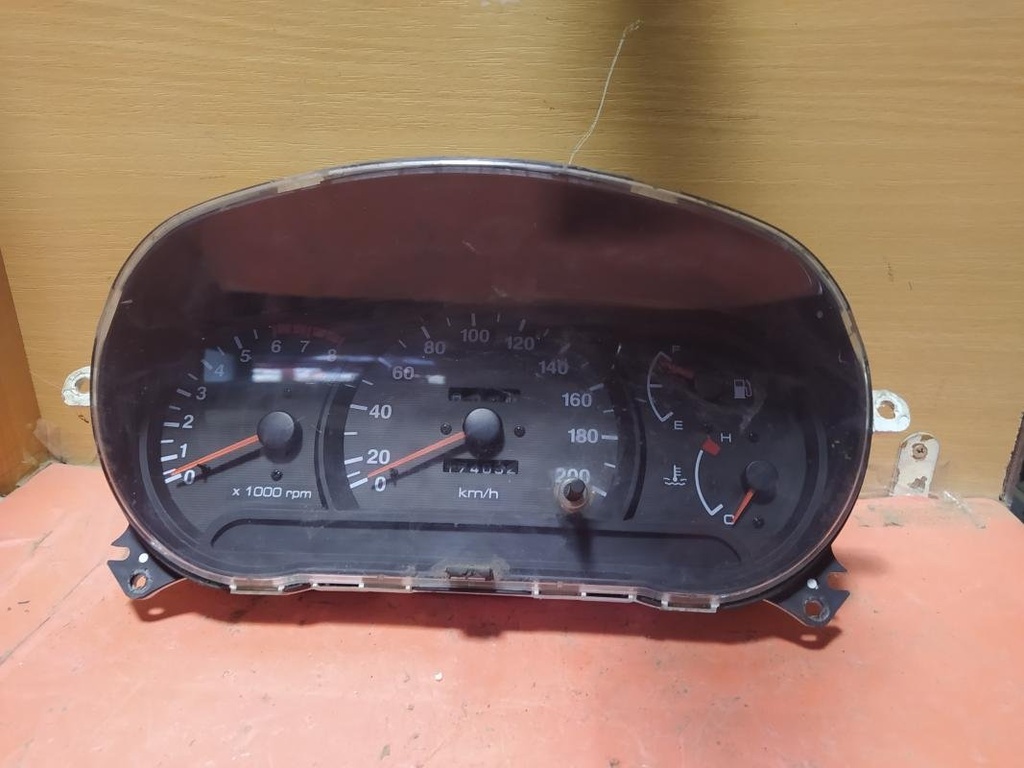 Cuenta kilometros - Hyundai Accent Hatchback II (1.3 i 12V (75 cv)) (2002)
