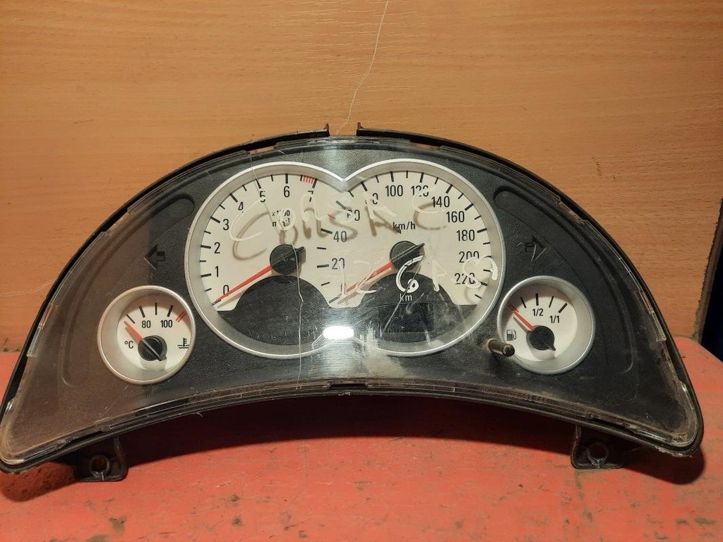 Cuenta kilometros - Opel Corsa C (1.4 16V (90 cv) Automatico)