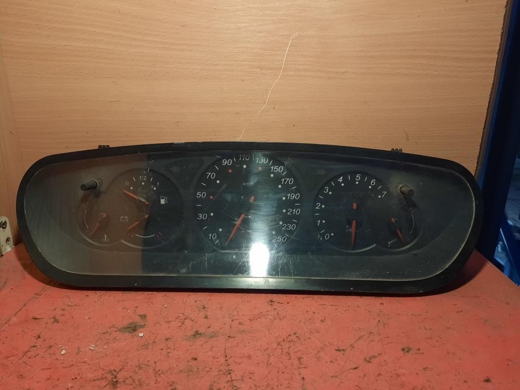 Cuenta kilometros - Citroen C5 I (Fase I, 2000) (1.8i 16V (116 cv) Automatico) (2001)