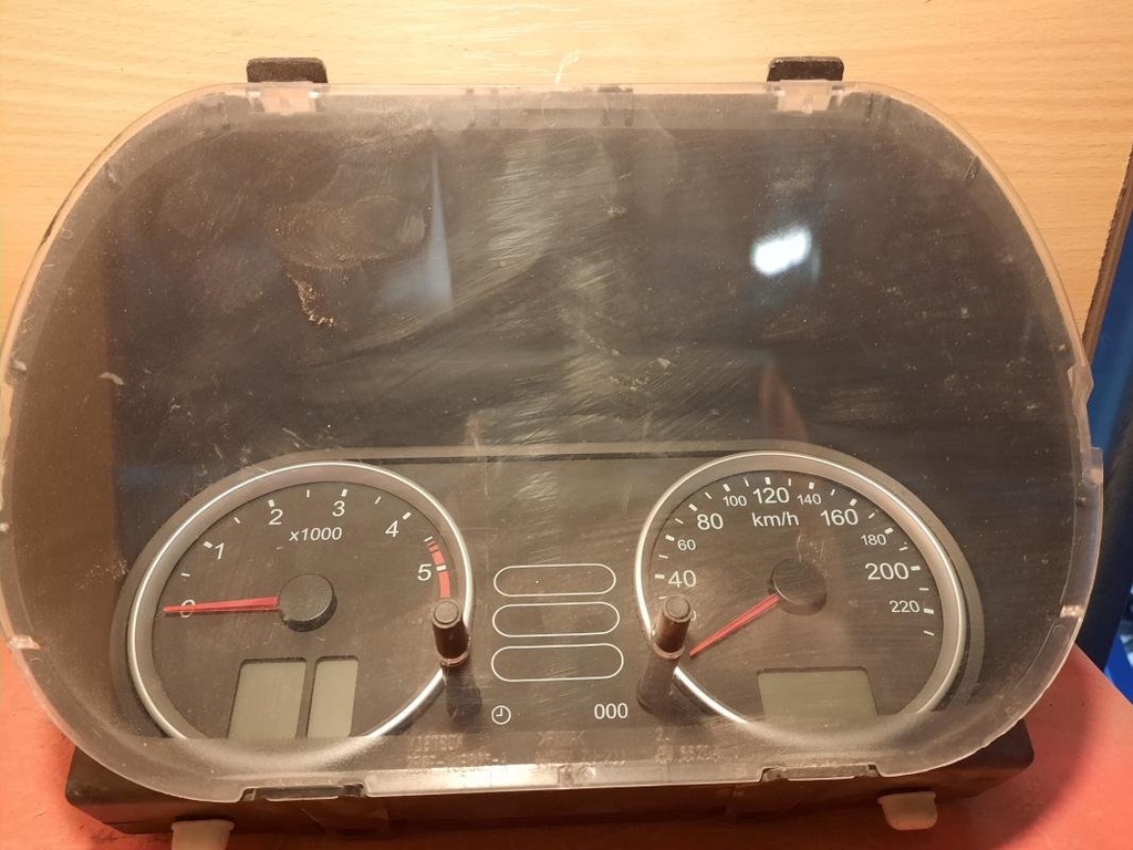 Cuenta kilometros - Ford Fiesta VI (1.4 16V (80 cv) Automatico)