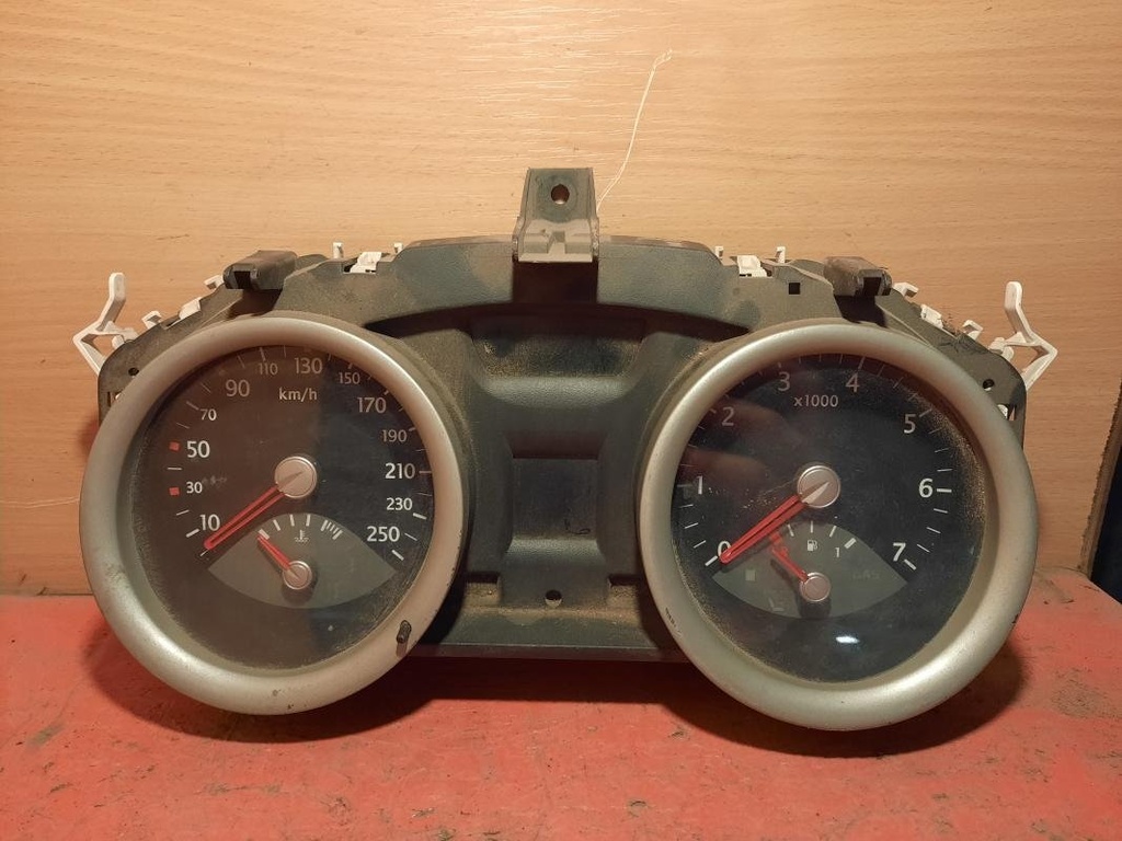 Cuenta kilometros - Renault Megane II (1.5 dCi (82 cv)) (2004)