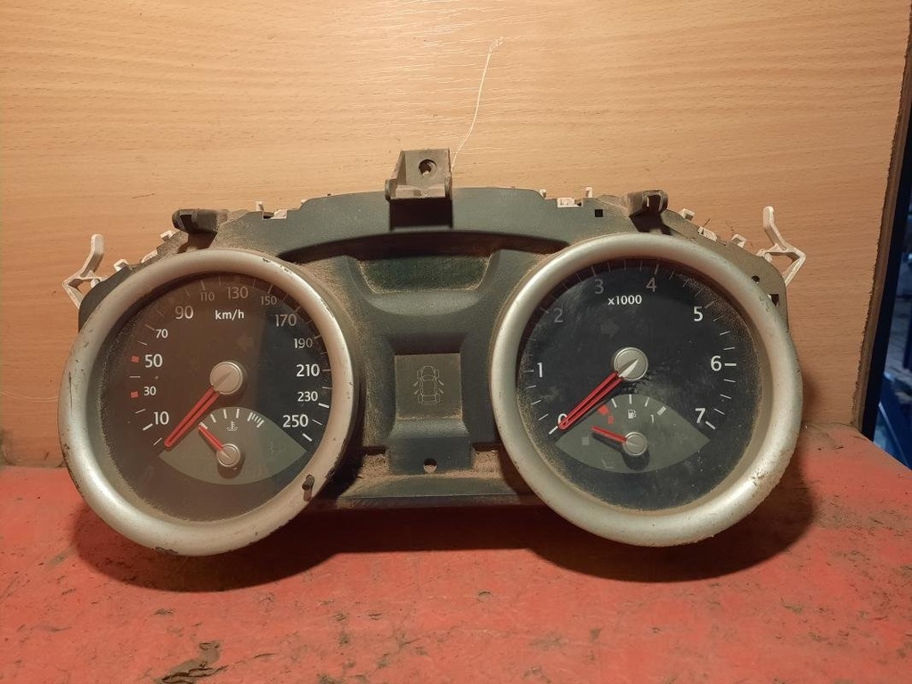 Cuenta kilometros - Renault Megane II (1.5 dCi (103 cv)) (2005)