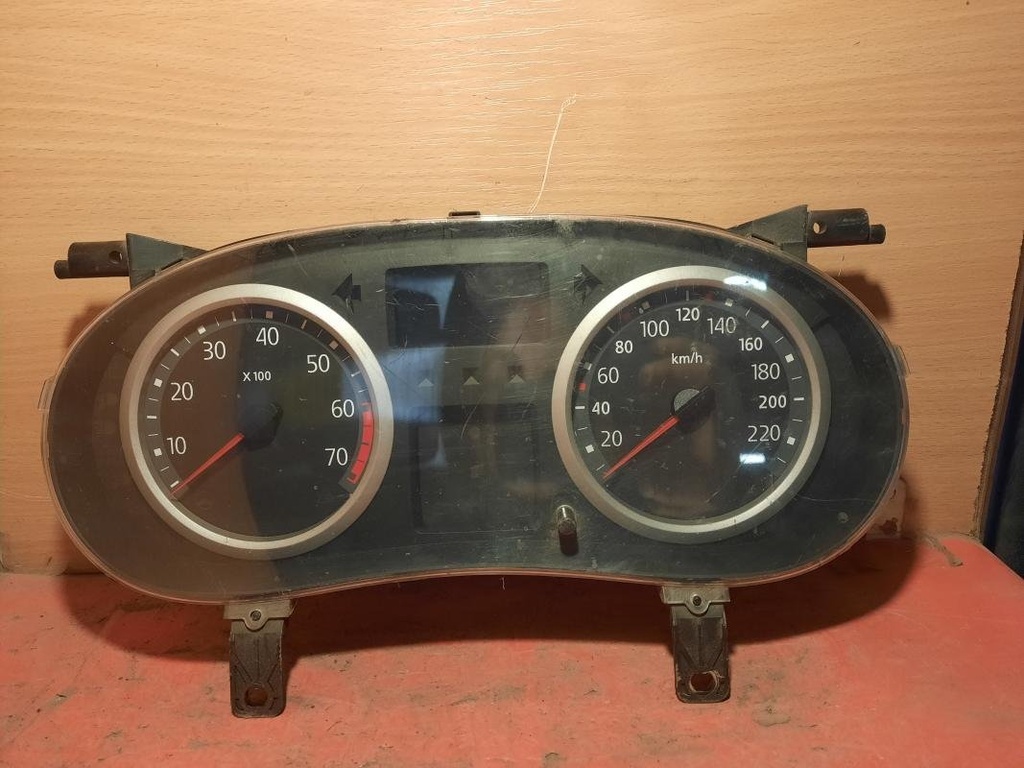 Cuenta kilometros - Renault Clio II (1.2 i 16V (75 cv)) (2004)