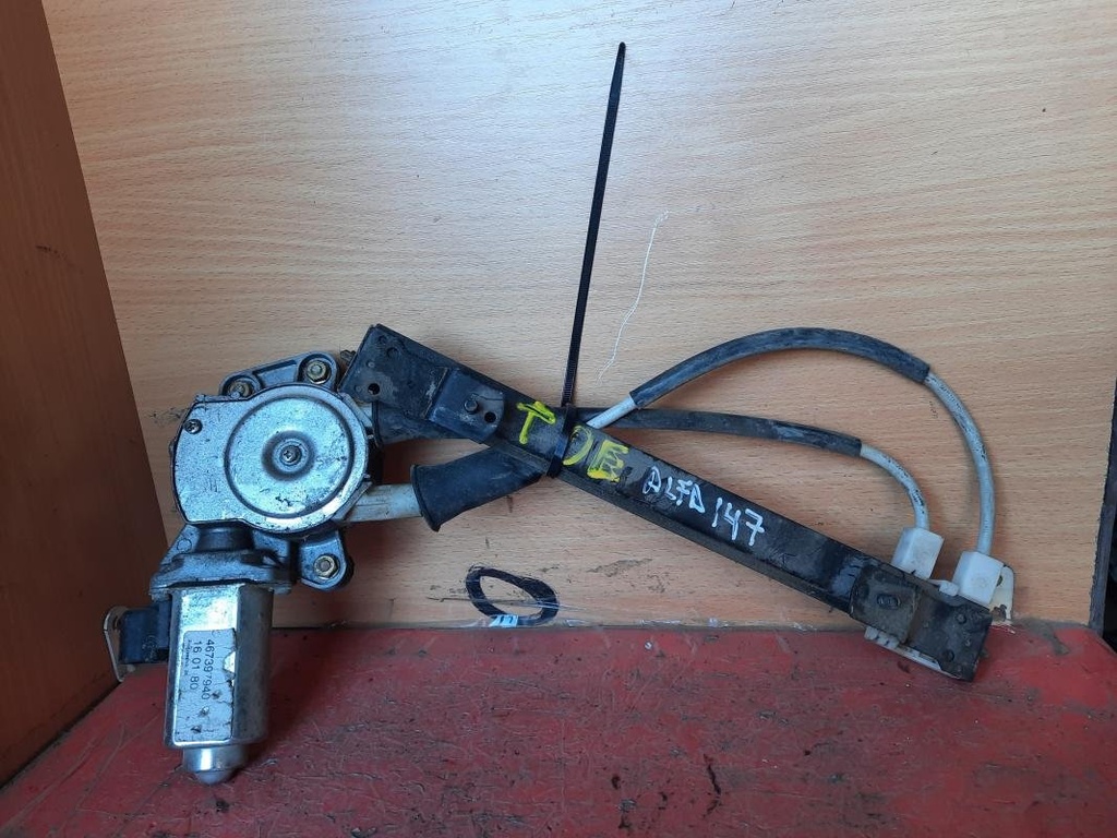 Elevalunas trasero derecho - Alfa Romeo 147 3-Puertas (1.6 i 16V T.Spark (120 cv))