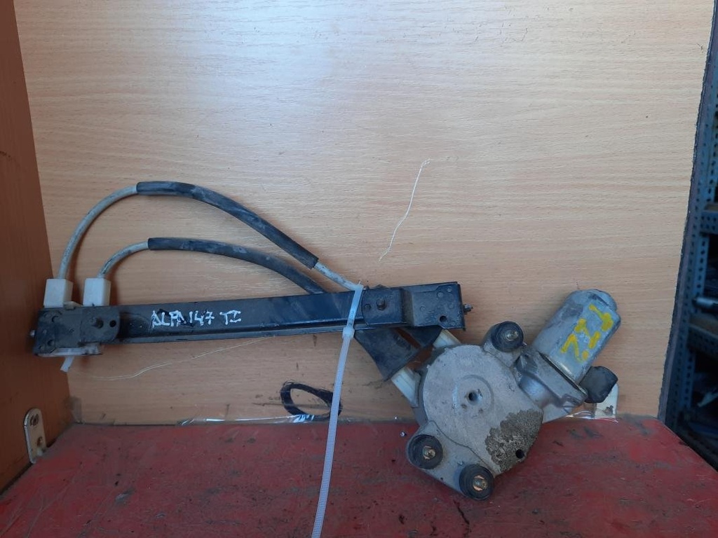Elevalunas trasero izquierdo - Alfa Romeo 147 3-Puertas (1.6 i 16V T.Spark (120 cv))