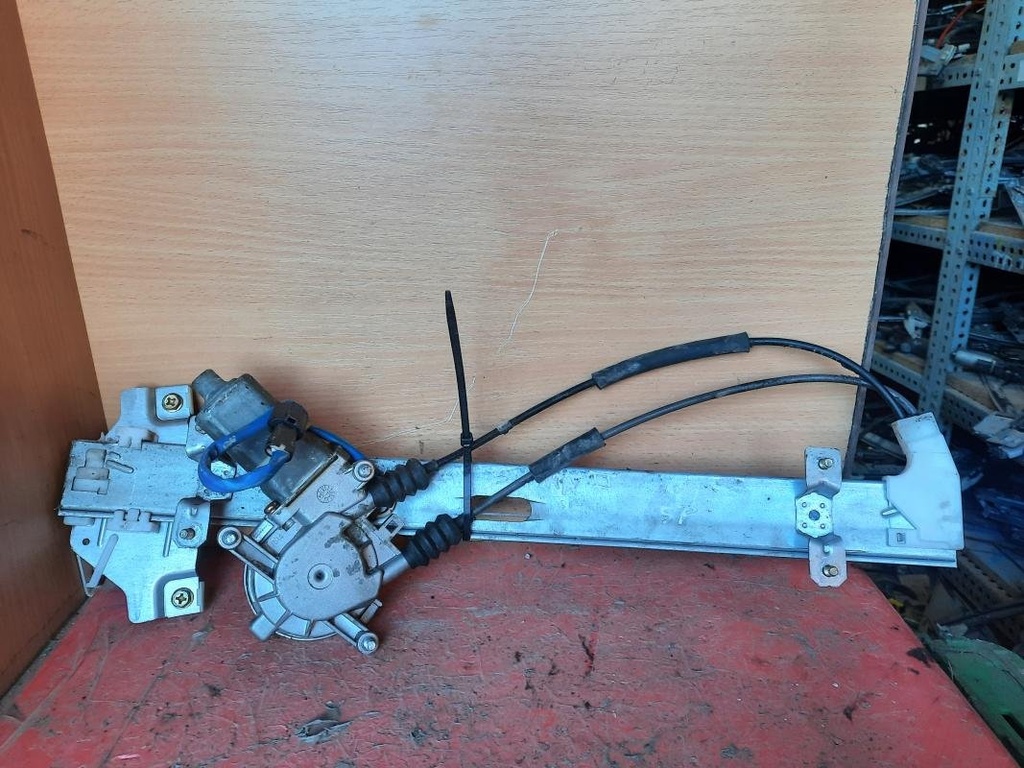 Elevalunas delantero derecho - Kia Shuma II (1.6 i 16V (101 cv))