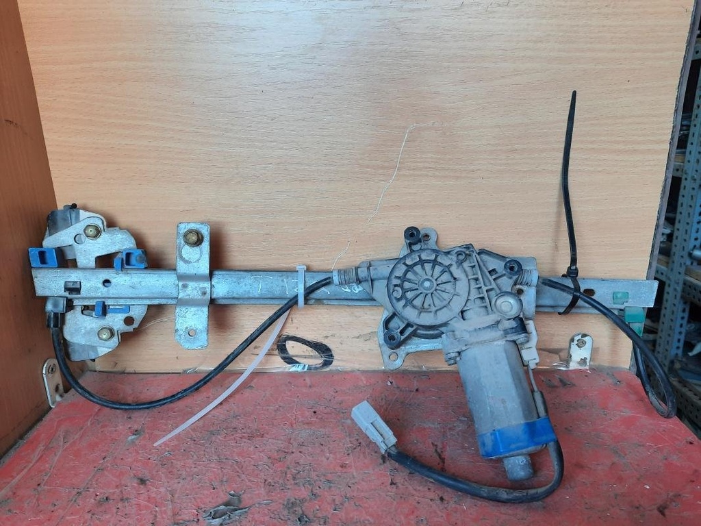 Elevalunas trasero izquierdo - Honda Accord I Hatchback (SJ,SY) (1.6 EX (SJ) (80 cv))
