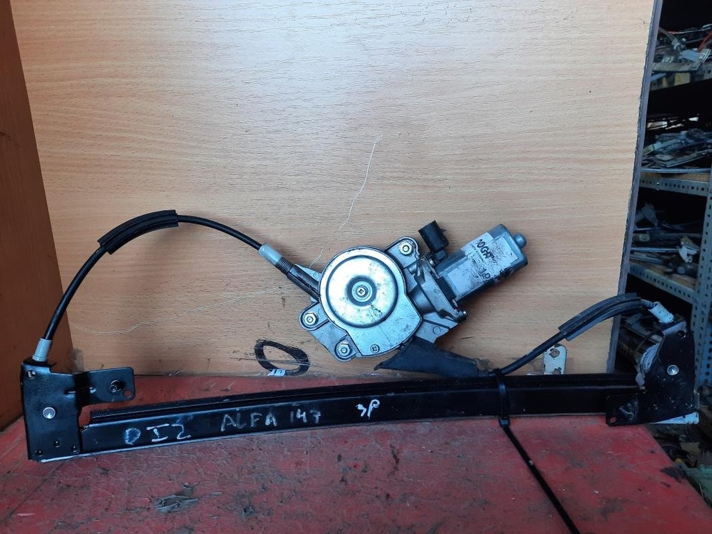 Elevalunas delantero izquierdo - Alfa Romeo 147 3-Puertas (1.9 16V JTD (140 cv))
