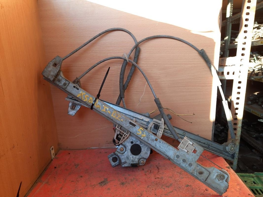 Elevalunas delantero izquierdo - Citroen Xsara (N1) (1.8 i (90 cv))