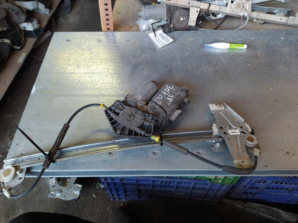 Elevalunas delantero derecho - Peugeot 307 (1.4 i 16V (88))
