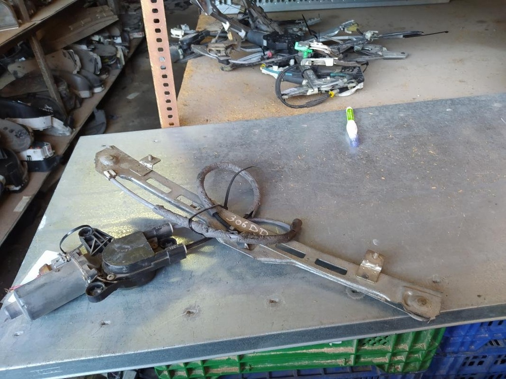 Elevalunas delantero derecho - Peugeot 306 (7B) (1.6 SR (89 cv))