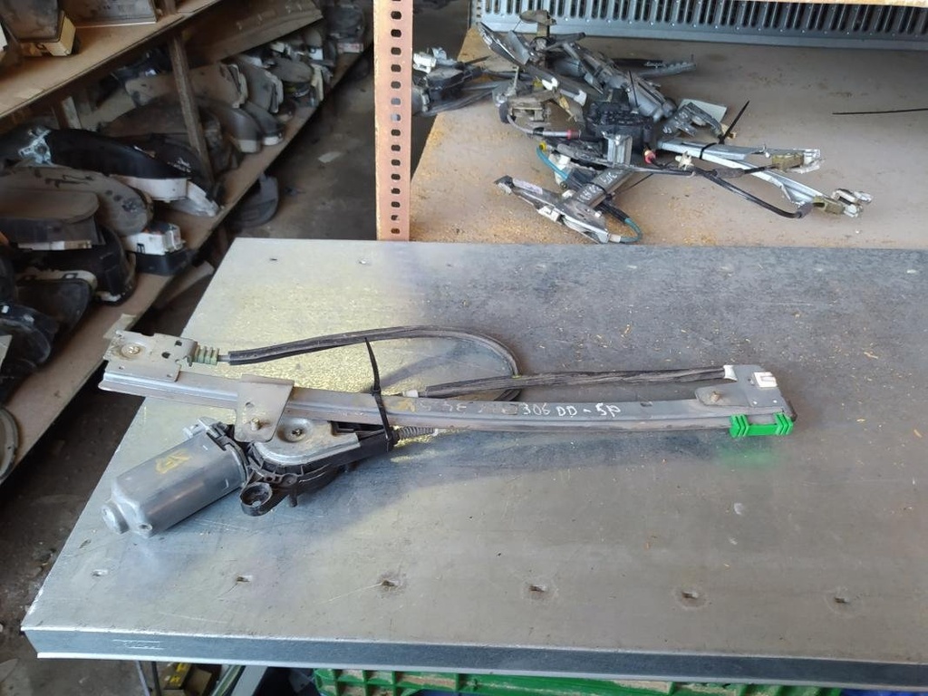 Elevalunas delantero derecho - Peugeot 306 (7B) (1.4 SL (75 cv))