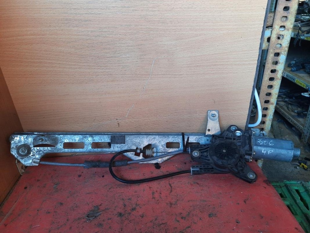 Elevalunas delantero derecho - Peugeot 306 (7B) (1.8 ST (101 cv))