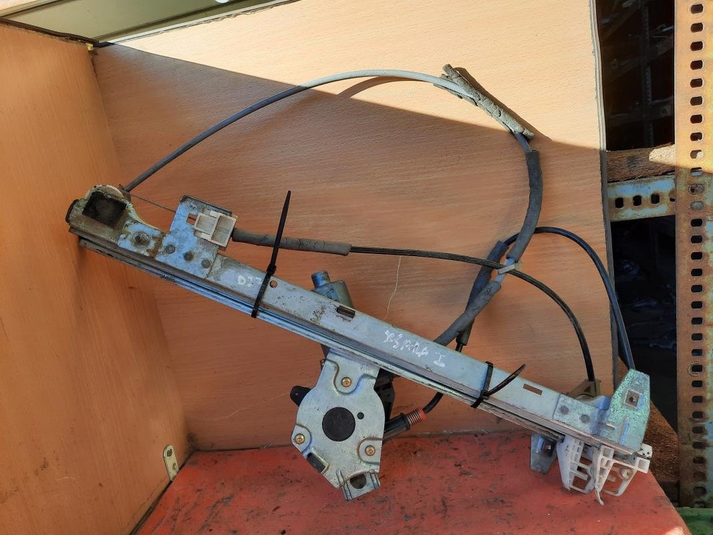 Elevalunas delantero izquierdo - Citroen Xsara (N1) (1.6 i 16V (109 cv))