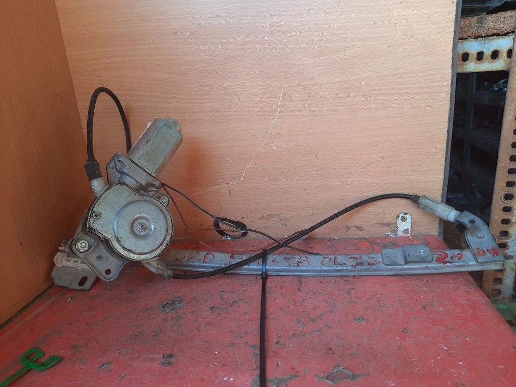 Elevalunas delantero izquierdo - Ford Fiesta IV - V (1.3 i (60 cv) 3d) (2000)