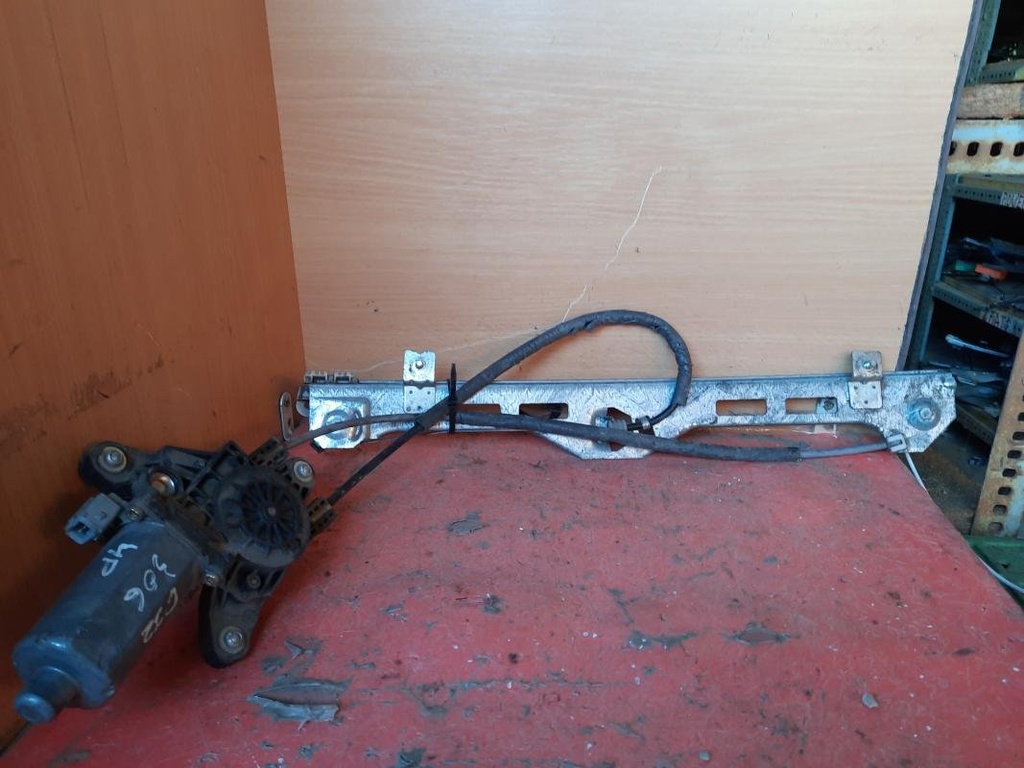Elevalunas delantero izquierdo - Peugeot 306 (7B) (1.8 (110 cv))