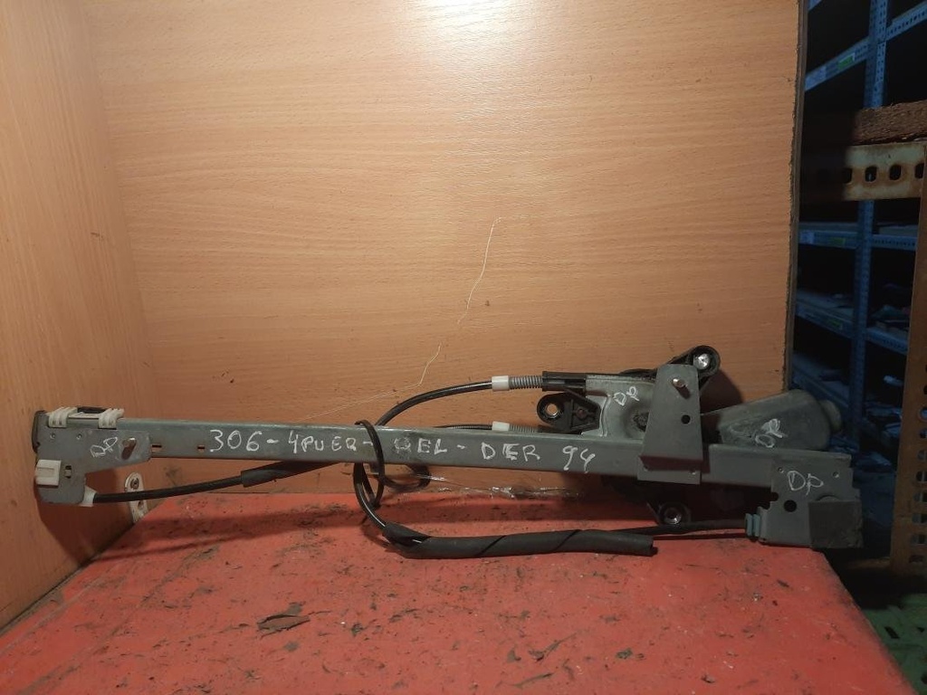 Elevalunas delantero derecho - Peugeot 306 (7B) (1.8 ST (101 cv)) (1994)