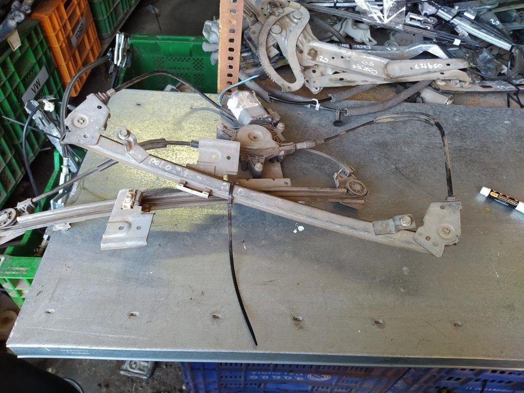 Elevalunas delantero derecho - Volkswagen Polo III (6N/6KV) (1.0 (60 cv))