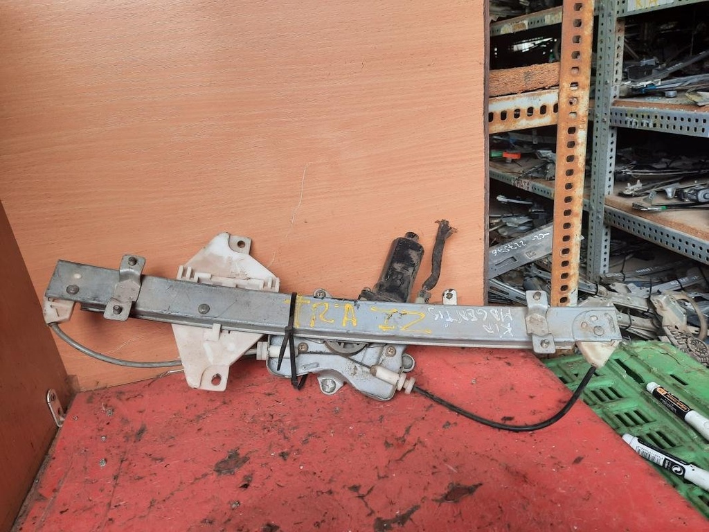 Elevalunas trasero izquierdo - Kia Magentis I (2.0 (136 cv) Automatico)