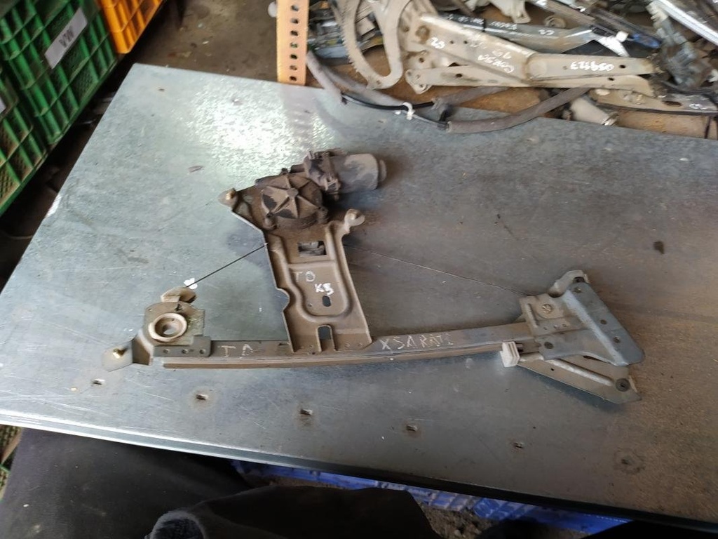 Elevalunas trasero derecho - Citroen Xsara Break (N2) (1.4 HDi (68 cv))