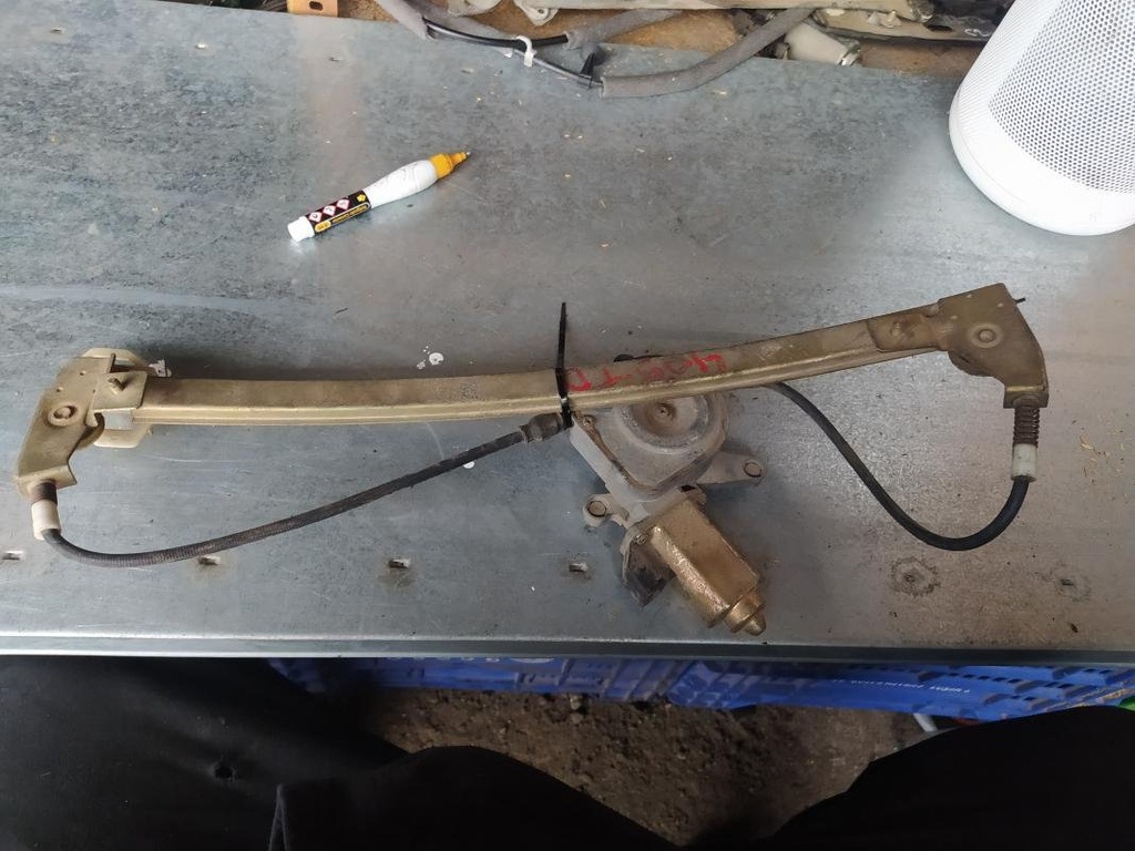 Elevalunas trasero derecho - Peugeot 405 I (15B) (1.6 (90 cv))