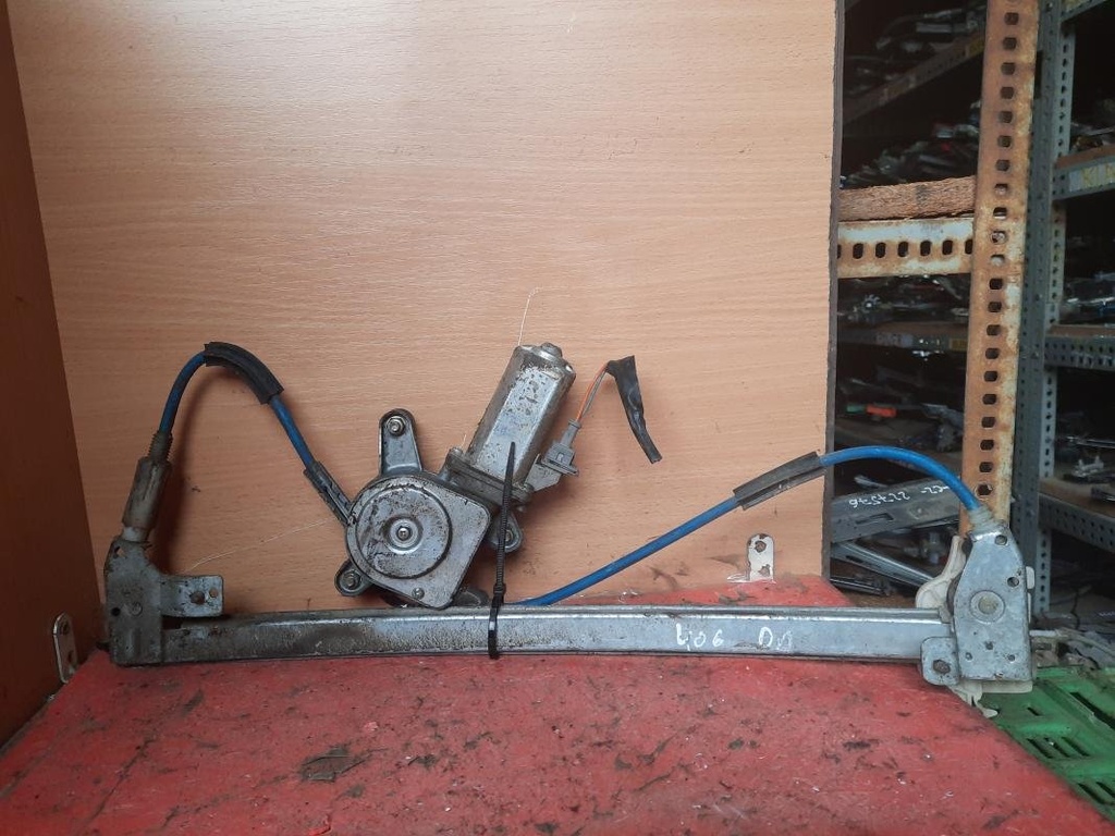 Elevalunas delantero derecho - Peugeot 406 (8) (1.9 D (75 cv))